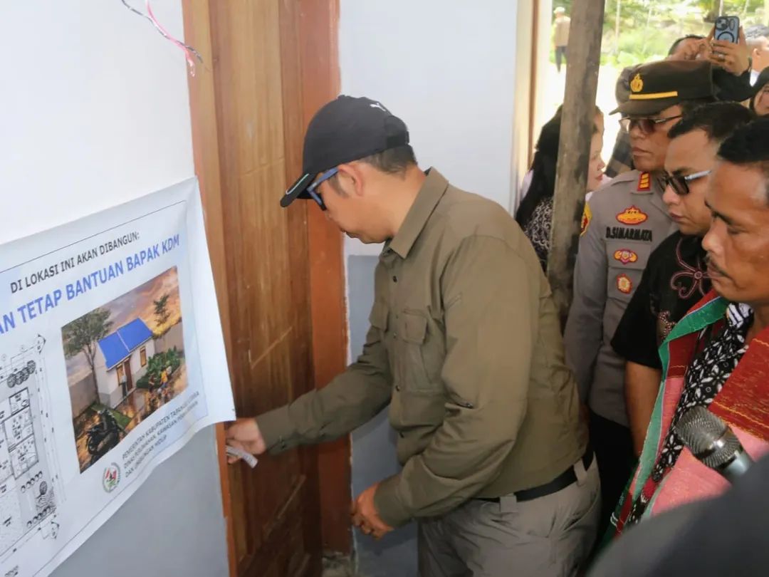 KDM Bantu Warga Pedalaman Taput, Enam Unit Rumah Layak Huni Diserahkan
