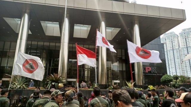 MEMBONGKAR SKANDAL LHKPN: Di Tengah Usutan Kejari, Mengapa Harta Dirut BUMD Migas Bekasi Mendadak “Lenyap” 98 Persen?
