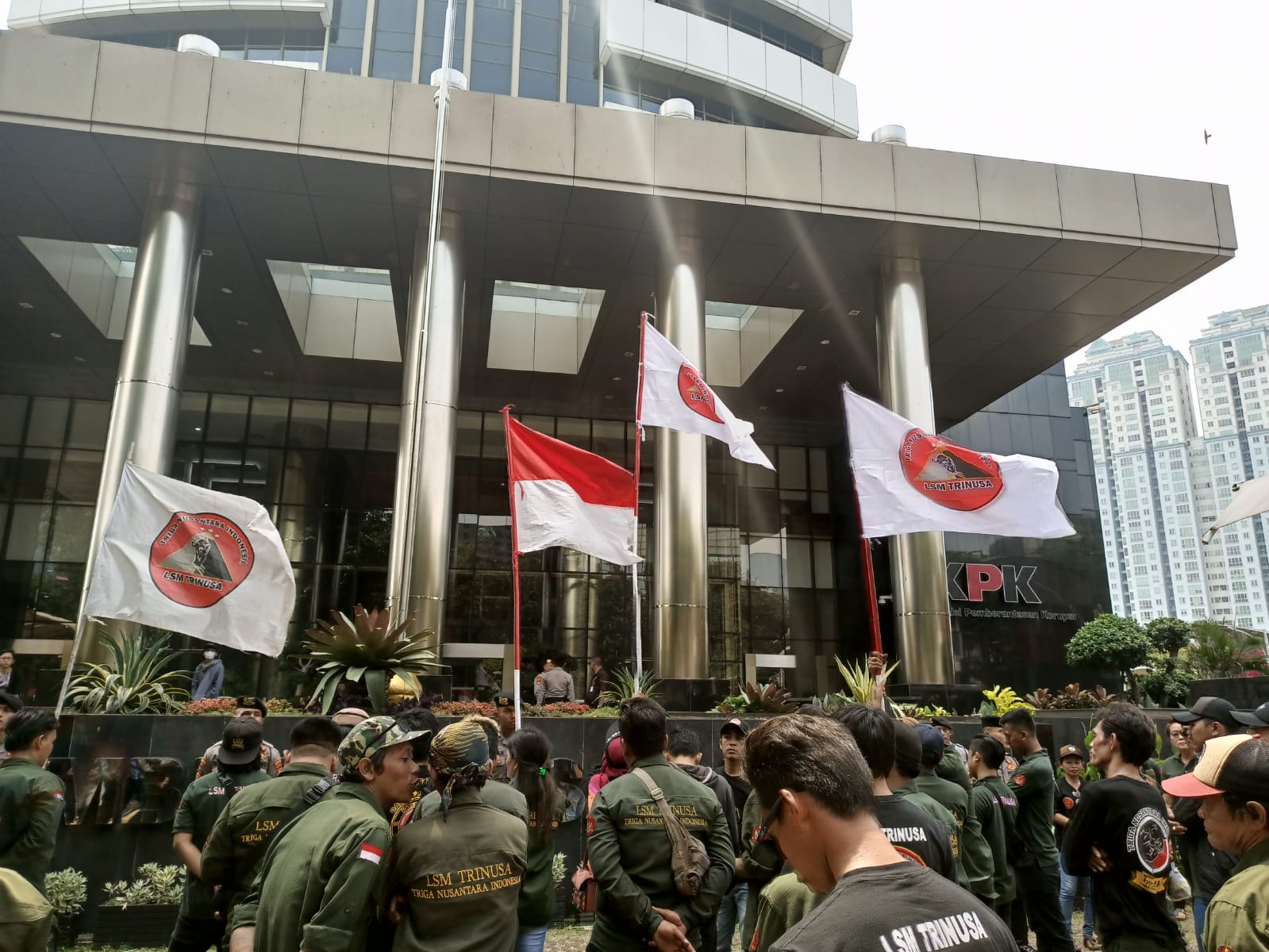 MEMBONGKAR SKANDAL LHKPN: Di Tengah Usutan Kejari, Mengapa Harta Dirut BUMD Migas Bekasi Mendadak “Lenyap” 98 Persen?