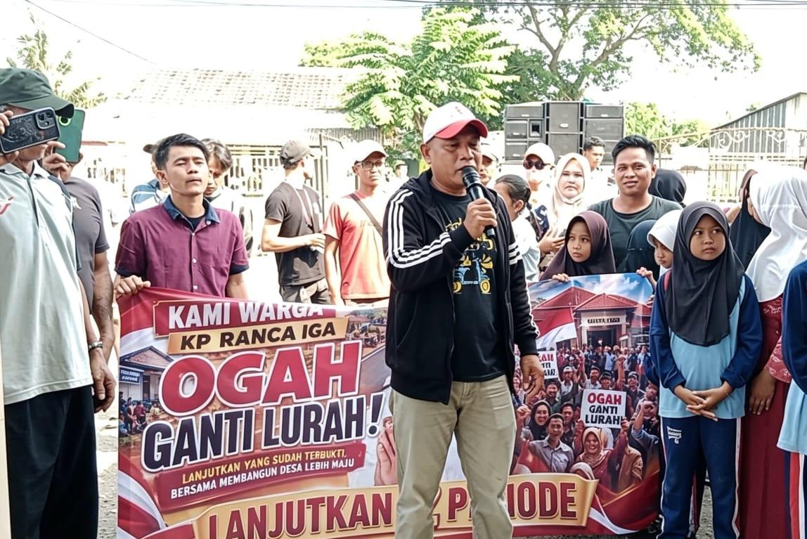 Ratusan Warga Cipayung Geruduk Kediaman H. Ajan Desak Maju Pilkades