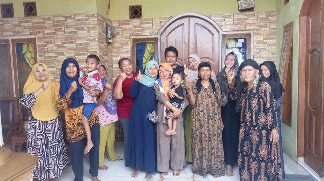 Sejumlah Simpatisan dan Warga Terus Jalin Kebersamaan Bersama” Nursidik-Menir Jelang Pilkades Hegarmanah