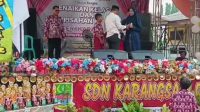 Kades Karangsari Bao Umbara Berikan Santunan dan Apresiasi kepada Guru SDN Karangsari 02