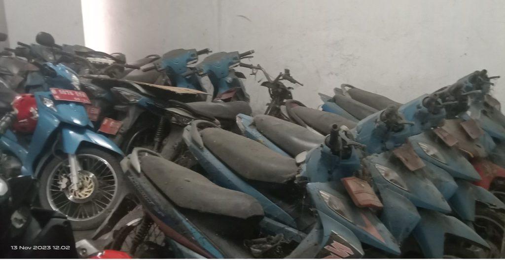 Klaim Sudah Dilelang Sejak 2022, Kendaraan Motor Bekas Aset Pemkot Depok Masih Teronggok di Tempat Parkir