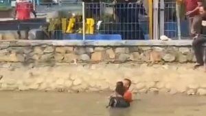 Bocah 8 Tahun Hampir Tenggelam di Sungai SS Srengseng Hilir, Warga Desak Pemasangan Pagar Pembatas di Taman BSA 1 Sukatani