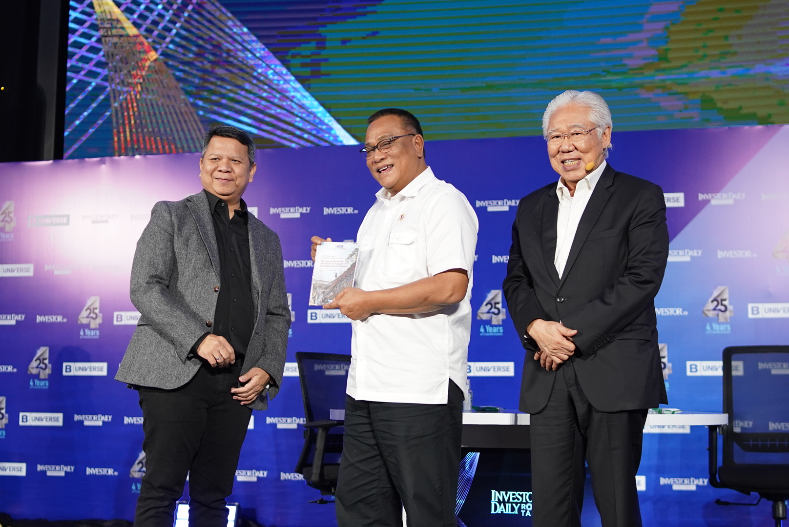 Menteri LH Jumhur Ingatkan Pengusaha Jangan Serakah dan Rusak Lingkungan