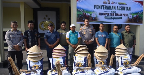 Dari Mapolres untuk Sawah Rakyat, AKBP Aryo Serahkan Bantuan Pertanian kepada Kelompok Tani