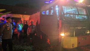 Gudang Tembakau PT Sadhana Arifnusa Bondowoso Dilalap Api, Kerugian Ditaksir Rp300 Juta Gudang Tembakau PT Sadhana Arifnusa Bondowoso Dilalap Api, Kerugian Ditaksir Rp300 Juta