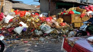 Sampah Kembali Menumpuk di Pasar Cikande, Warga Soroti Kinerja Mantri Pasar dan Kepala UPT Sampah Kembali Menumpuk di Pasar Cikande, Warga Soroti Kinerja Mantri Pasar dan Kepala UPT
