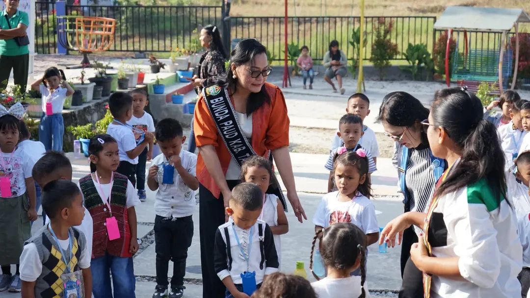 Ny. Neny Angelina Apresiasi PAUD Mosba, Siapkan Jadi Model Pendidikan Anak Usia Dini di Taput