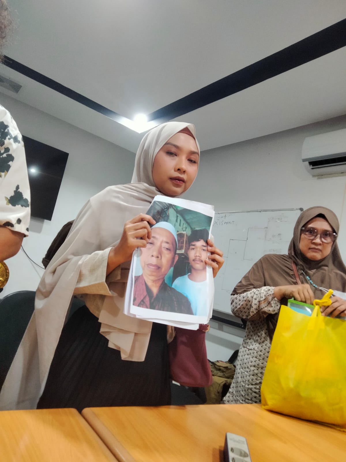 2 Pelaku Bebas dari Polsek Cikarang Utara, Keluarga Korban Pembunuhan di Cikarang Utara Minta Keadilan