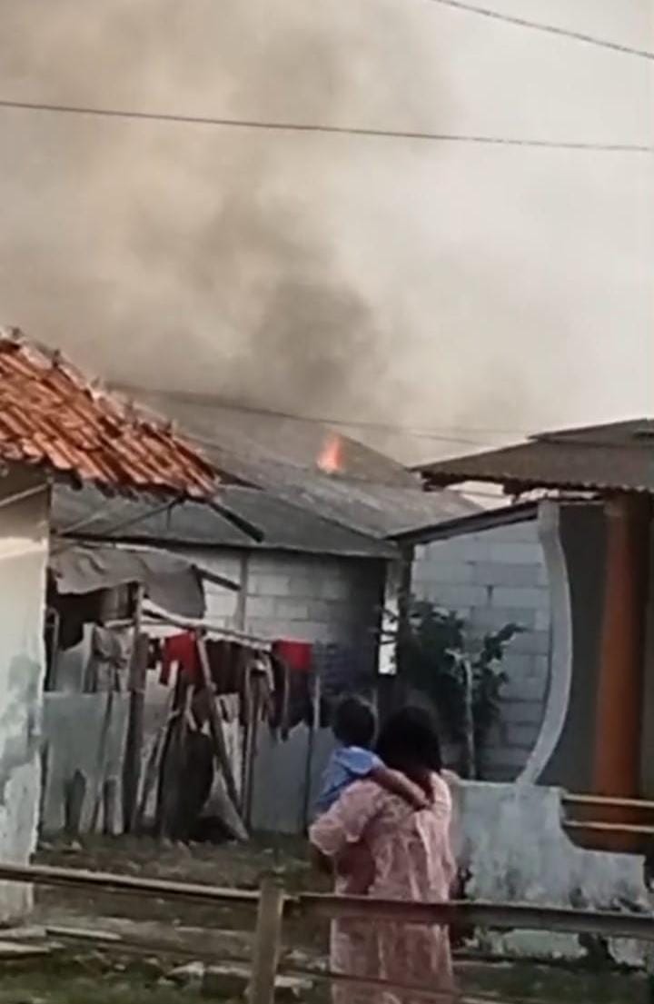 Diduga Korsleting Listrik, Rumah Warga di Banjarsari Sukatani Ludes Terbakar