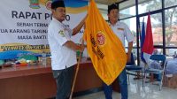 Jelang Pilkades, Nursidik Serahkan Jabatan Ketua Karang Taruna Desa Hegarmanah kepada Wakil Ketua