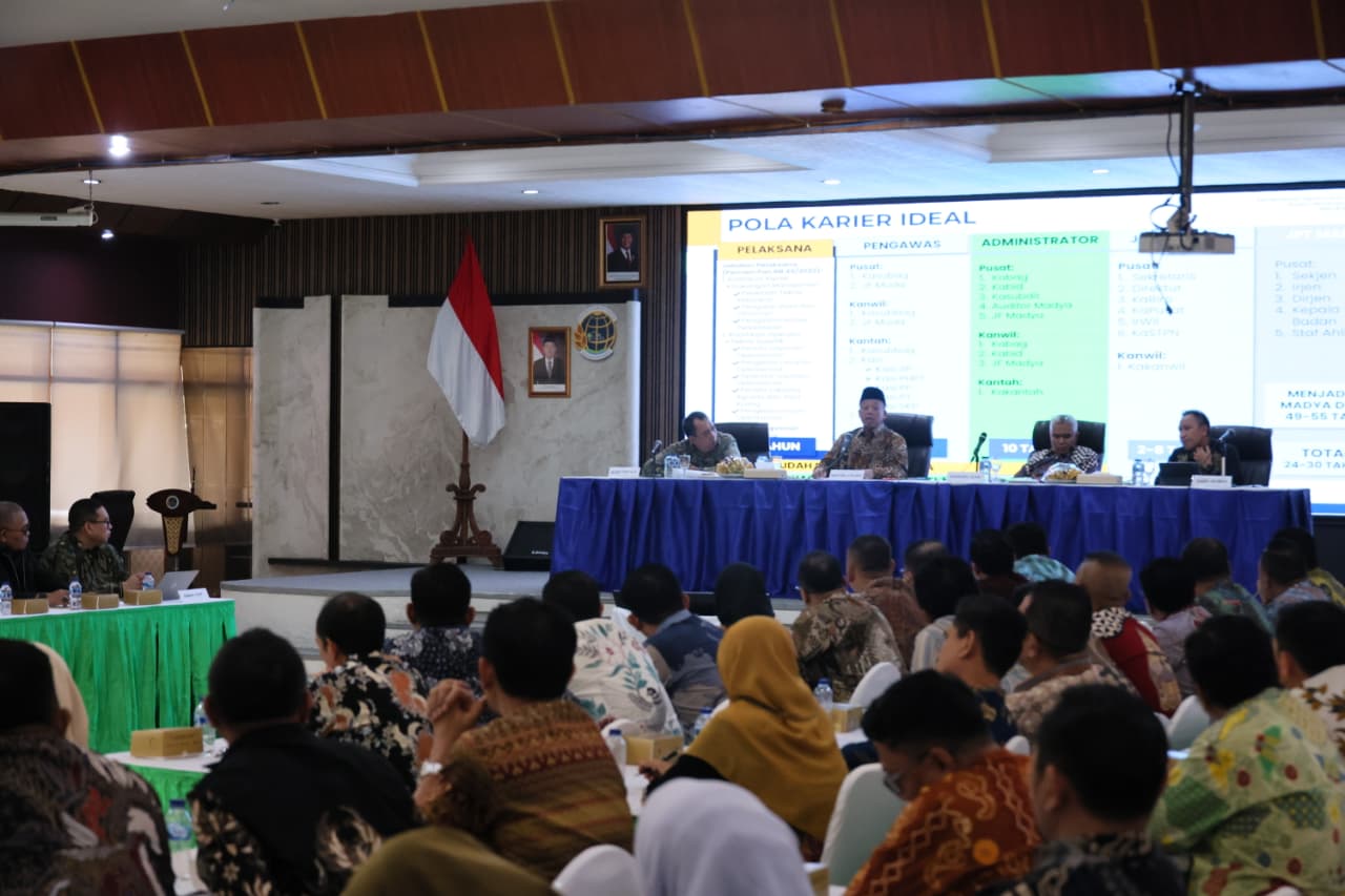 Kumpulkan Jajaran Kantah di Jatim, Begini Amanah Menteri Nusron soal Pelayanan ke Masyarakat 2 IMG 20260718 WA0039
