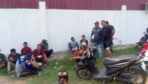 Sambut HUT RI ke-81, Pemdes Karang Rahayu dan Karang Taruna Gelar Kerja Bakti di Lapangan Inpres Sambut HUT RI ke-81, Pemdes Karang Rahayu dan Karang Taruna Gelar Kerja Bakti di Lapangan Inpres