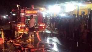 Kebakaran Hanguskan Ruko Nasi Padang di Karang Bahagia Bekasi, Diduga Korsleting Listrik Kebakaran Hanguskan Ruko Nasi Padang di Karang Bahagia Bekasi, Diduga Korsleting Listrik