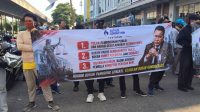 Ratusan Massa Demo Kantor Hotman Paris di Kelapa Gading ? Ratusan Massa Demo Kantor Hotman Paris di Kelapa Gading ?