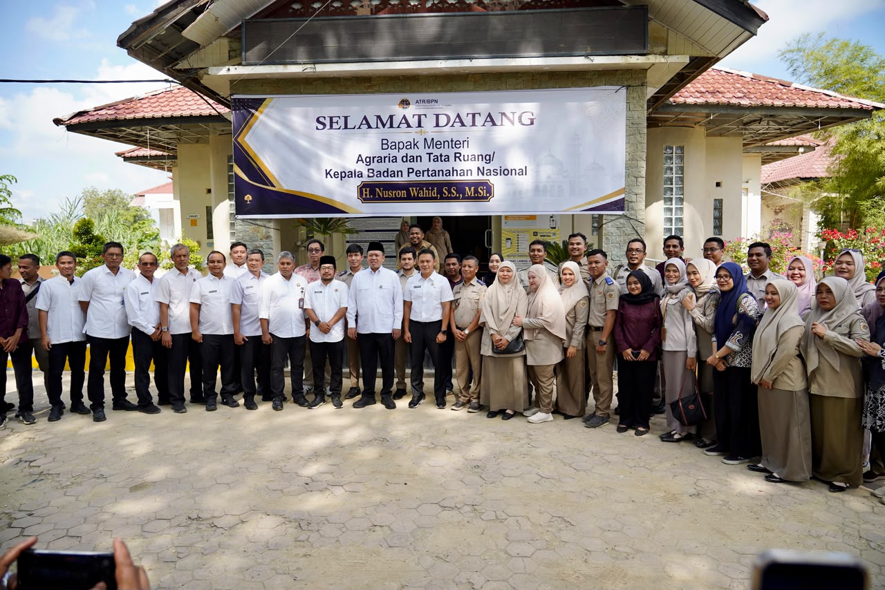 Wujud Peduli Korban Bencana, Menteri Nusron Tinjau Kantah Kabupaten Aceh Tamiang Pascabencana Hidrometeorologi Sumatera 2025