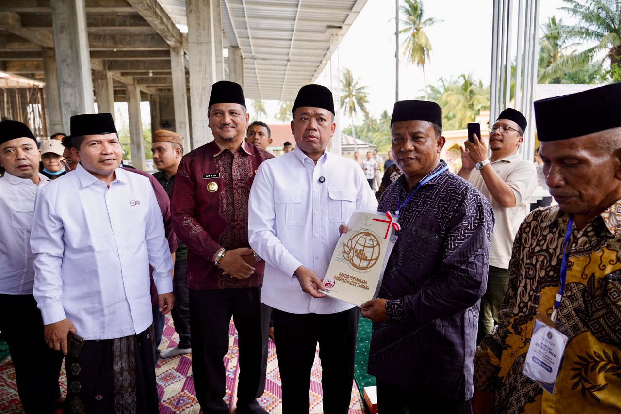 Menteri Nusron Serahkan Sertipikat Wakaf dan Bantuan dari MUI untuk Masjid Salman Alfarisi Aceh Tamiang