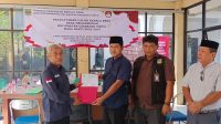 Penyerahan berkas pendaftaran diterima Panitia Pilkades Desa Hegarmanah di Kantor Desa, disaksikan tim pendukung dan sejumlah masyarakat