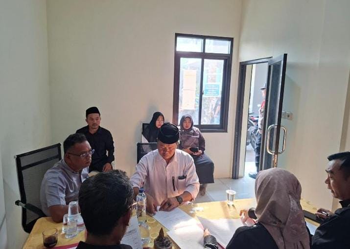 Dikawal Ratusan Pendukung, Dirman Resmi Daftar Jadi Calon Kades Waringinjaya