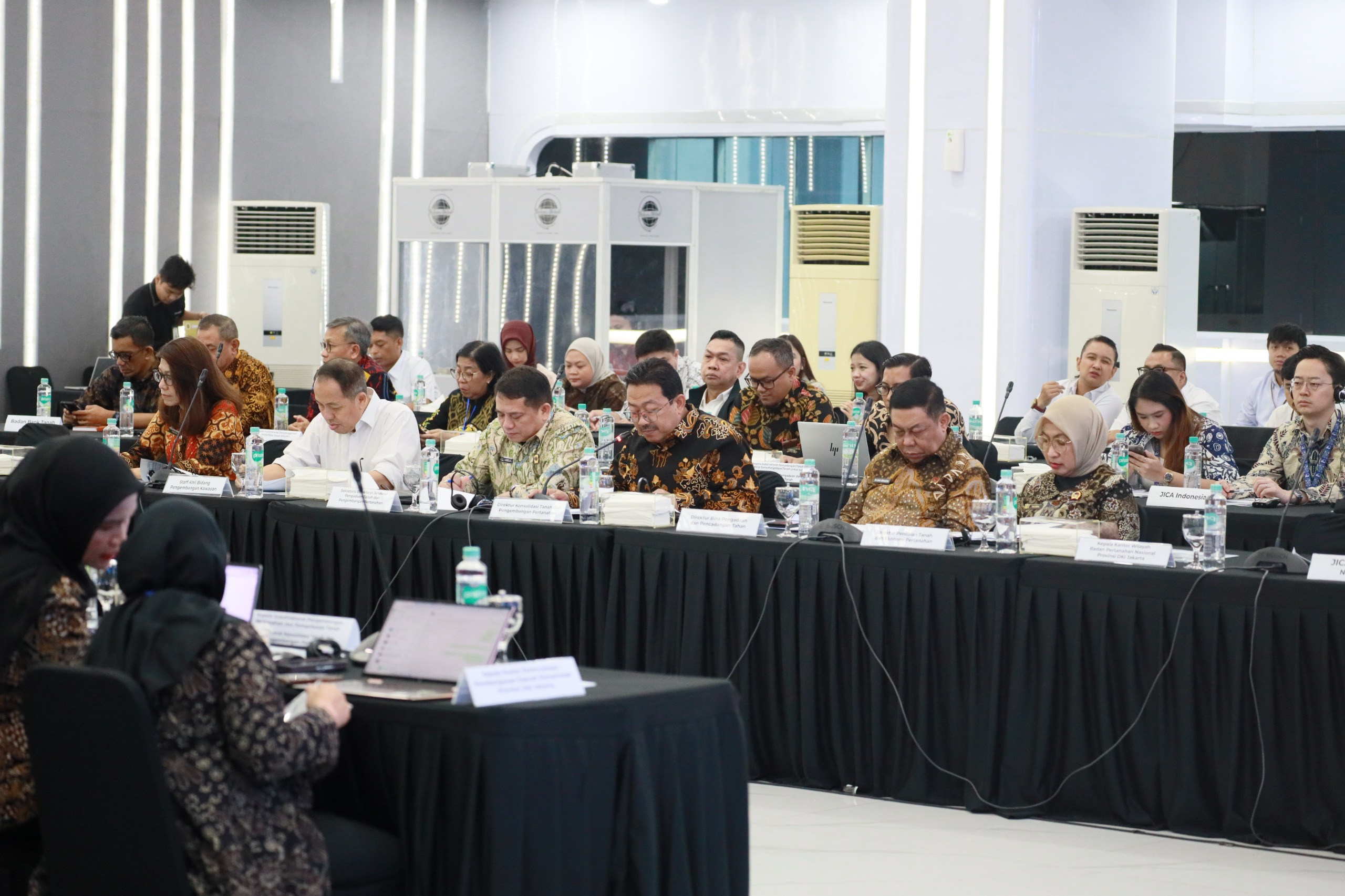 Bersama Joint Coordinating Committee, Wamen ATR/BPN Ossy Buka Rapat Evaluasi Setahun LANDLAB