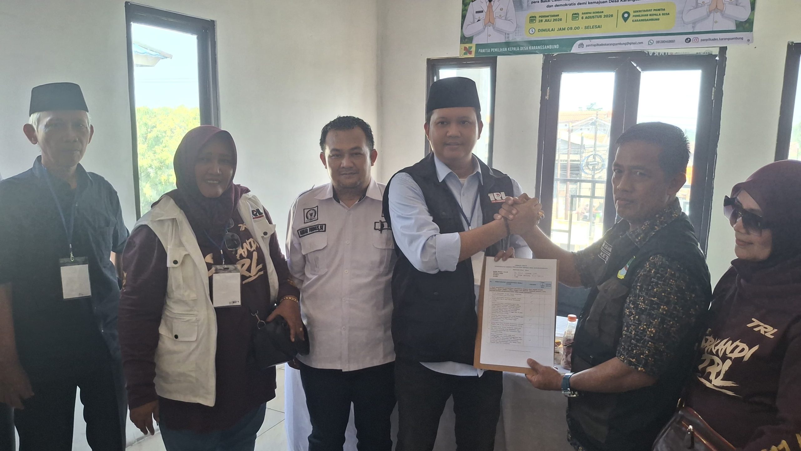 Diantar Ribuan Pendukung, Calon Kades Tri Ruly Lesmana Resmi Daftar Calon Kepala Desa Karangsambung