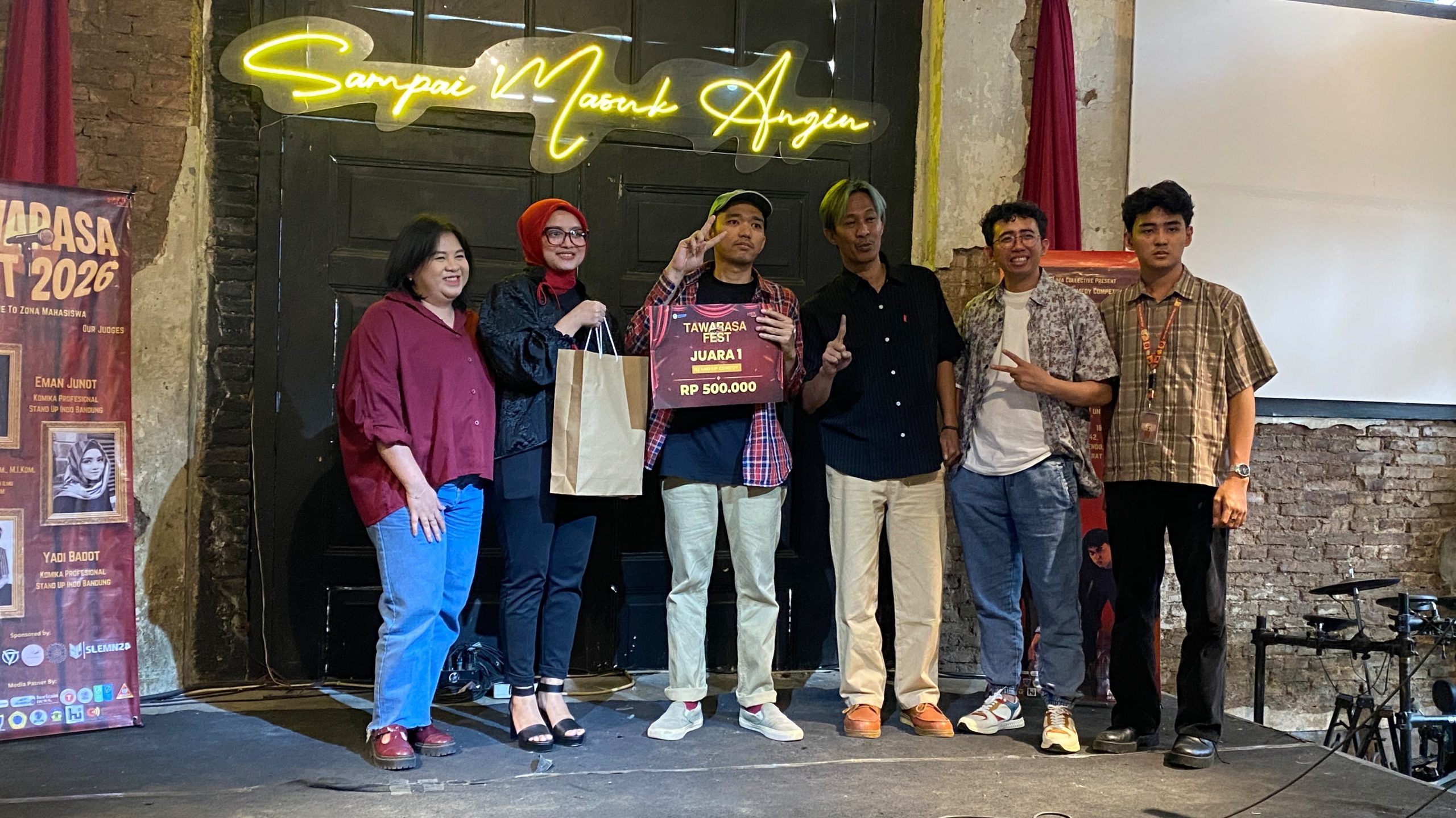 Kolaborasi Mahasiswa dan Komunitas Stand-Up, Tawarasa Fest 2026 Berlangsung Meriah di Bandung