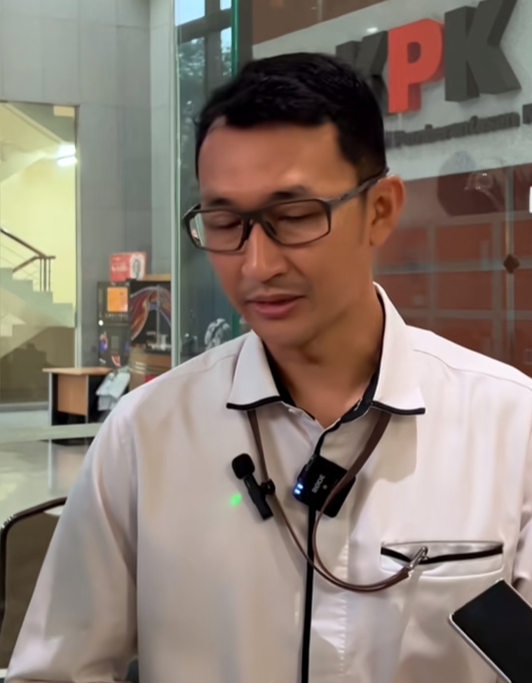 KPK Ungkap Bupati Kuansing Nonaktif Serahkan Dolar Singapura ke Menhut Raja Juli Antoni