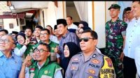 Sinergi Aparat dan Pemerintah Sukseskan Kunjungan Menko Pangan di Bondowoso, 350 Warga Terima Bantuan Beras Sinergi Aparat dan Pemerintah Sukseskan Kunjungan Menko Pangan di Bondowoso, 350 Warga Terima Bantuan Beras