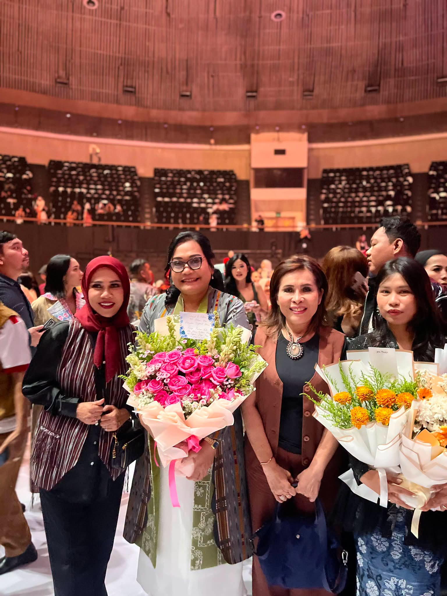 Dekranasda Tapanuli Utara Tampilkan Wastra Ulos di BTN Indonesia Fashion Week 2026