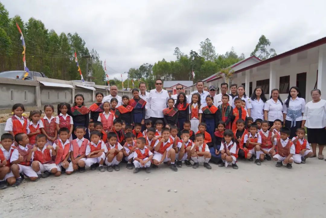 Bupati Taput Tinjau Tiga Sekolah Dasar di Kecamatan Parmonangan