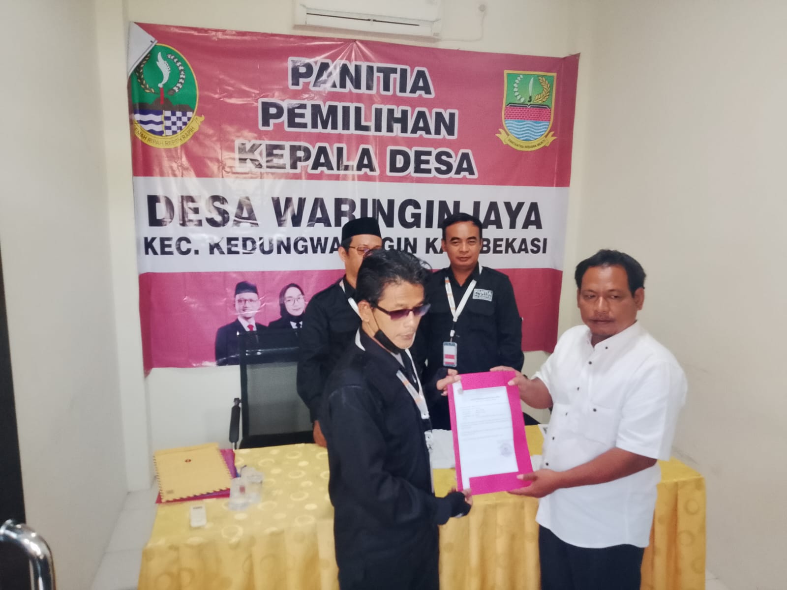 Asep Supriadi Resmi Daftar Calon Pilkades Waringinjaya Diantar Ribuan Masa