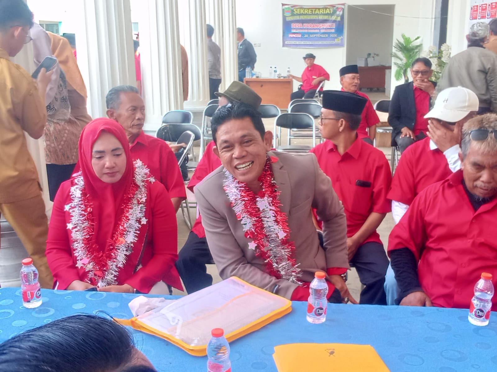 Diiringi 1.500 Simpatisan, Petahana Sumardi Resmi Daftar Pilkades Karang Mukti untuk Periode Kedua 1 Keterangan foto : Diiringi 1.500 Simpatisan, Petahana Sumardi Resmi Daftar Pilkades Karang Mukti untuk Periode Kedua Senin 3/8/2026