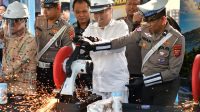 KDM dan Kapolda Jabar Musnahkan Barang Bukti Kejahatan, Termasuk Knalpot Brong dan Tramadol