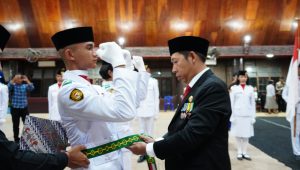 Kukuhkan 17 Anggota Paskibraka, Bupati Taput Dorong Pembentukan Karakter Generasi Muda Kukuhkan 17 Anggota Paskibraka, Bupati Taput Dorong Pembentukan Karakter Generasi Muda