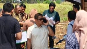 Pengadilan Negeri Cikarang Kembali Gelar Sidang Lapangan Sengketa Lahan PT Arrayan dan Ahli Waris Goeteng Pengadilan Negeri Cikarang Kembali Gelar Sidang Lapangan Sengketa Lahan PT Arrayan dan Ahli Waris Goeteng