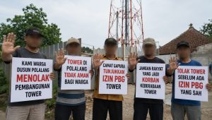 Keterangan foto : Lima Warga Dusun Polalang Menolak Pembangunan Tower, Minta Camat Tunjukkan Dokumen Perizinan Keterangan foto : Lima Warga Dusun Polalang Menolak Pembangunan Tower, Minta Camat Tunjukkan Dokumen Perizinan