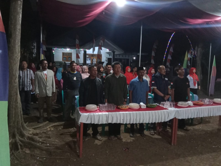 Keterangan foto : Warga Kuntili Gadog RT 06 RW 01, Desa Kuntili, Kecamatan Sumpiuh, Kabupaten Banyumas menggelar acara malam puncak peringatan Hari Ulang Tahun (HUT) Kemerdekaan Republik Indonesia ke-81.