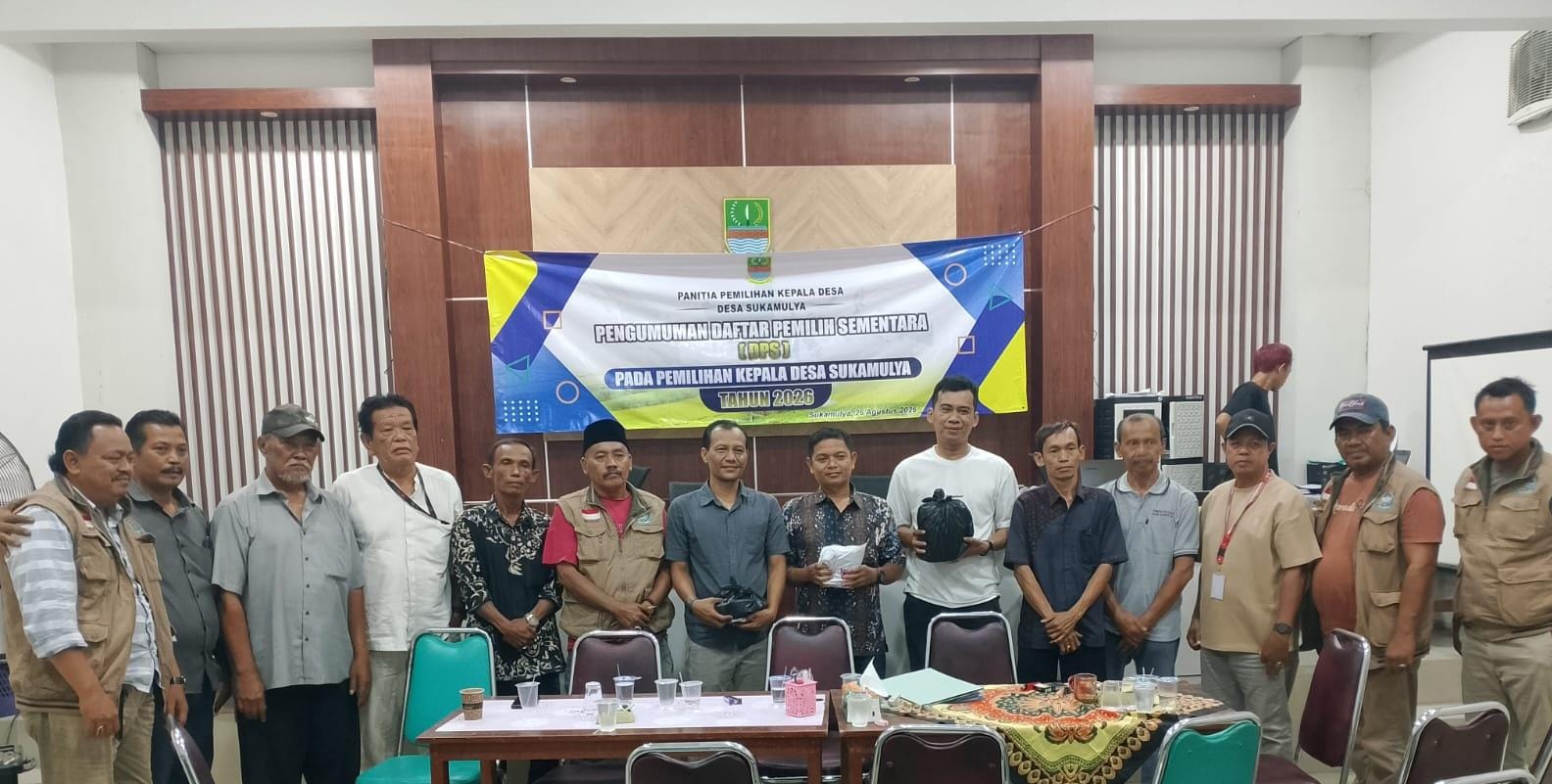Keterangan foto :Panitia Pilkades Sukamulya Kembalikan Dana Partisipasi Balon Rp75 Juta yang diterima para perwakilan Balon, Sabtu, 29/8/2026