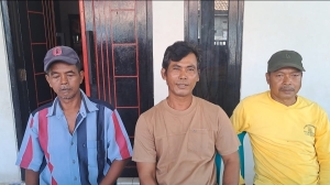 Keterangan foto : Beberapa pengurus yang yang diberhentikan di antaranya adalah Ranta (Ketua RW), Raman (Ketua RT 02/05), dan Ambon (Ketua RT 02/07).