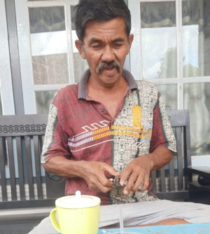 Keterangan foto: aktivis senior Lembaga Sumenep perlu Reformasi (SUPER), Ach. Zaini.