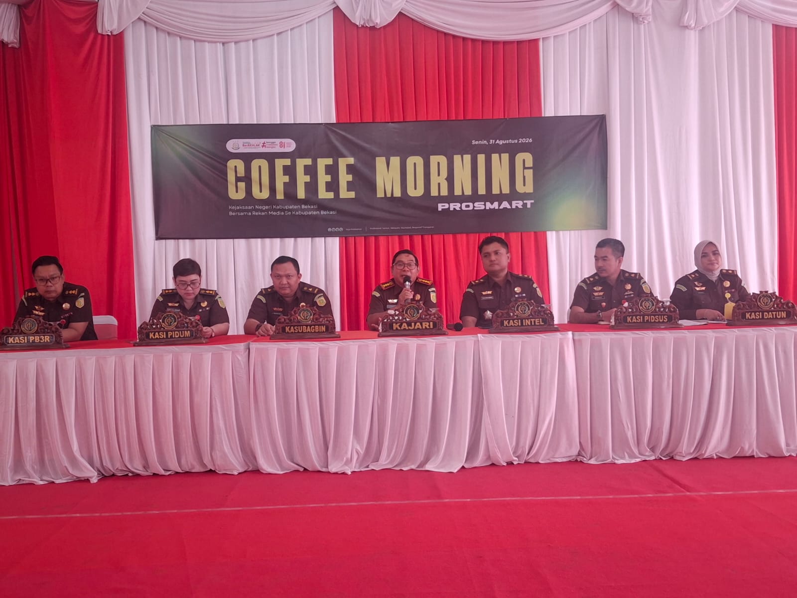 Keterangan foto : Kepala Kejaksaan Negeri Kabupaten Bekasi, Semeru, S.H., M.Hum., dalam acara Coffee Morning bersama insan pers di Cikarang, Senin (31/08/2026).