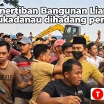 Keterangan foto: Eksekusi Bangunan Liar  Pinggir Tol Jakarta-Cikampek di Sukadanau Berlangsung Tegang, Petugas Dihadang Pemilik Bangli Rabu 2/9/2026
