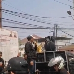 Keterangan foto : Gerakan 9 dari unsur mahasiswa bersama Aliansi Masyarakat Peduli Pembangunan (AMPP) menggelar aksi unjuk rasa di Alun-Alun depan Kantor Kecamatan Malingping, Rabu (02/09/2026).