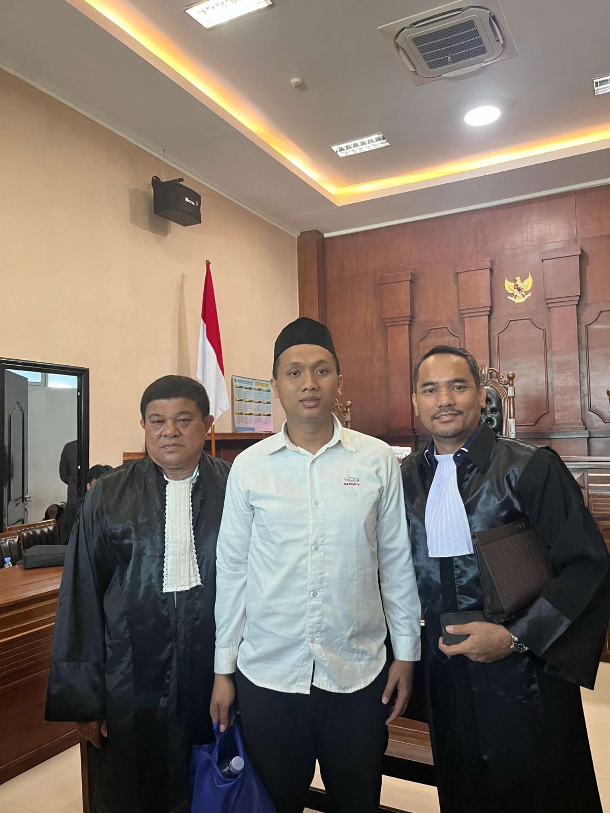 Keterangan foto : Tim Penasihat Hukum Terdakwa Muhammad Farhan alias Kim Bin Beni Erwin meminta Majelis Hakim yang memeriksa dan mengadili perkara kliennya menjatuhkan putusan bebas, setelah menilai fakta-fakta yang terungkap selama persidangan tidak membuktikan keterlibatan terdakwa dalam tindak pidana peredaran narkotika sebagaimana dituntut Jaksa Penuntut Umum (JPU). Sabtu, (5/9/2026).