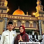 Keterangan foto : Ratusan santri bersama warga masyarakat berbondong-bondong menghadiri peringatan Maulid Nabi Muhammad SAW yang digelar di Masjid Al Hasan Khodijah 1,kampung Ciantra, Desa Ciantra, Kecamatan Cikarang Selatan, Kabupaten Bekasi, pada Selasa (1/9/2026) malam.
