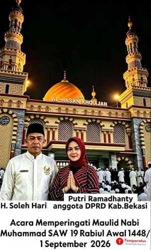 Keterangan foto : Ratusan santri bersama warga masyarakat berbondong-bondong menghadiri peringatan Maulid Nabi Muhammad SAW yang digelar di Masjid Al Hasan Khodijah 1,kampung Ciantra, Desa Ciantra, Kecamatan Cikarang Selatan, Kabupaten Bekasi, pada Selasa (1/9/2026) malam.