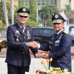 Keterangan foto : Plt Bupati Bekasi Asep Surya Atmaja bersama Plt Kadihub dalam momen memperingati Harhubnas ke -55 tahun 2026.