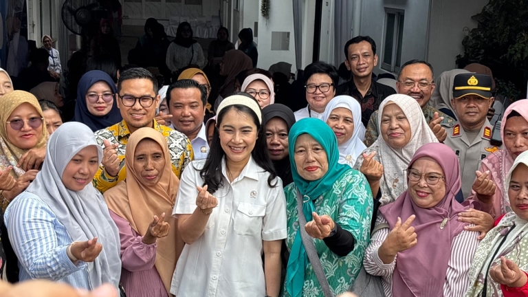 Keterangan foto : Wakil Menteri Kependudukan dan Pembangunan Keluarga (Wamendukbangga) Ratu Ayu Isyana Bagoes Oka meninjau rangkaian kegiatan World Contraception Day (WCD) 2026 di Provinsi Banten, Kamis (17/9/2026).