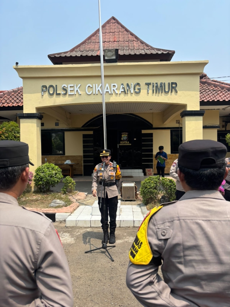 Keterangan foto : Kepolisian Sektor (Polsek) Cikarang Timur menyiapkan puluhan personel untuk mengamankan pelaksanaan Pemilihan Kepala Desa (Pilkades) 2026 di wilayah hukum Cikarang Timur, Kabupaten Bekasi.